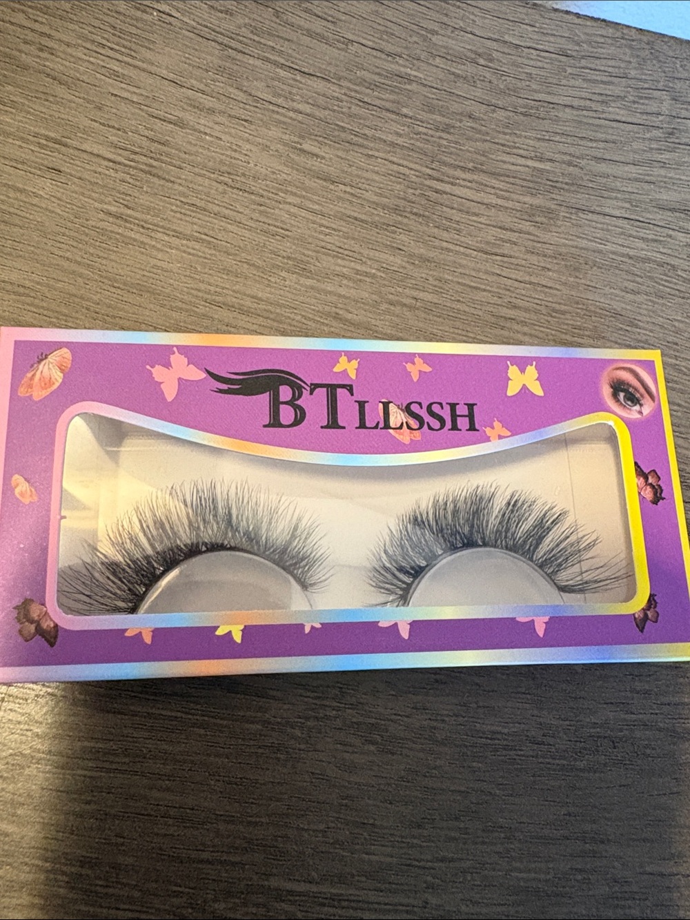 Voluminous Black Faux Lashes – Flared Glam Look